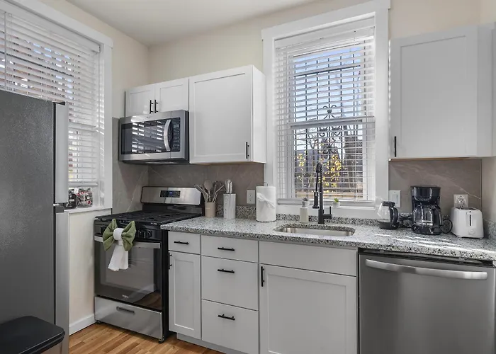Squirrel Hill Chic Spacious 1br Parking Gym *