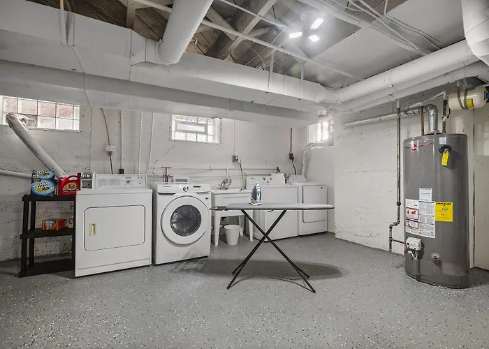 Apartment Squirrel Hill Chic Spacious 1br Parking Gym